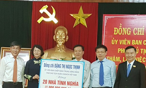  Phó Chủ tịch nước và Vietcombank tặng nhà tình nghĩa tại huyện Duy Xuyên, tỉnh Quảng Nam